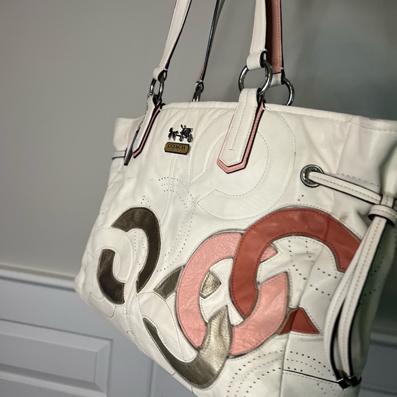 Beautiful leather tote Coach bag! Gently worn! - Picture 4 of 10